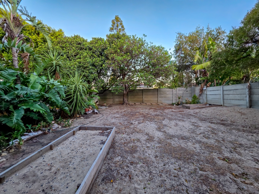 4 Bedroom Property for Sale in Sunridge Western Cape